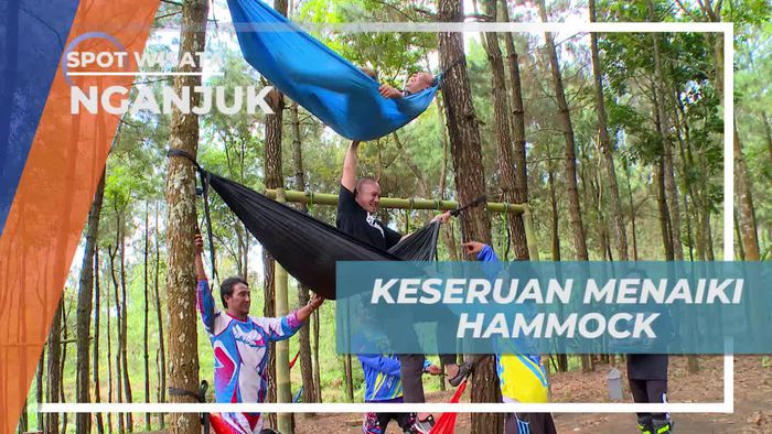Bersantai Dengan Hammock Ditemani Alam Indah Bukit Salju Nganjuk