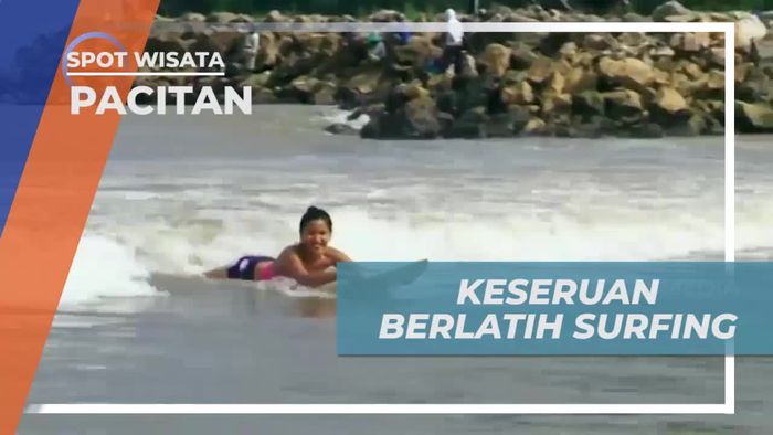 Keseruan Belajar Surfing di Pantai Teleng Ria Pacitan