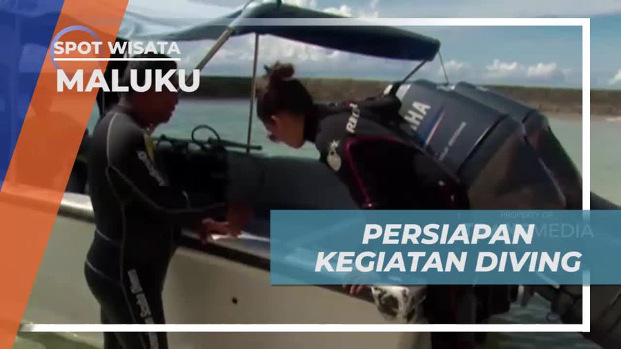 Berkumpul di Diving Centre, Memakai Peralatan Untuk Menyelami Alam Maluku