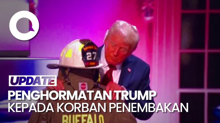 Trump Cium Seragam Petugas Damkar yang Tewas dalam Insiden Penembakan