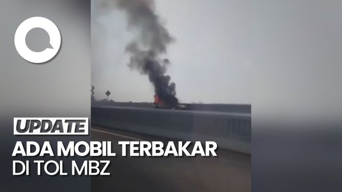 Penampakan Mobil Terbakar di Tol MBZ Arah Cikampek