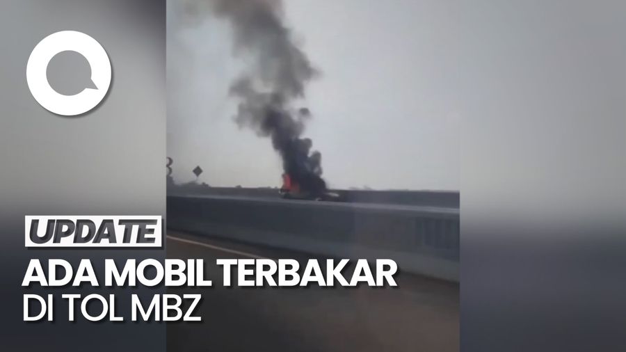 Penampakan Mobil Terbakar di Tol MBZ Arah Cikampek
