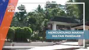 Menaiki 250 Anak Tangga Untuk Ziarah Makam Sunan Pandanaran Klaten