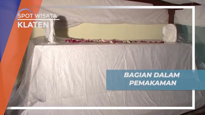 Bangunan Tiga Pintu di Pemakaman Sunan Pandanaran Klaten