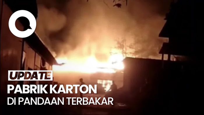 Penampakan Pabrik Karton di Pandaan Pasuruan Terbakar Hebat