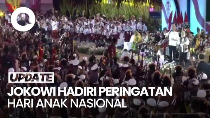 Momen Jokowi Diserbu Anak-anak di Papua saat Beri Kuis Pancasila