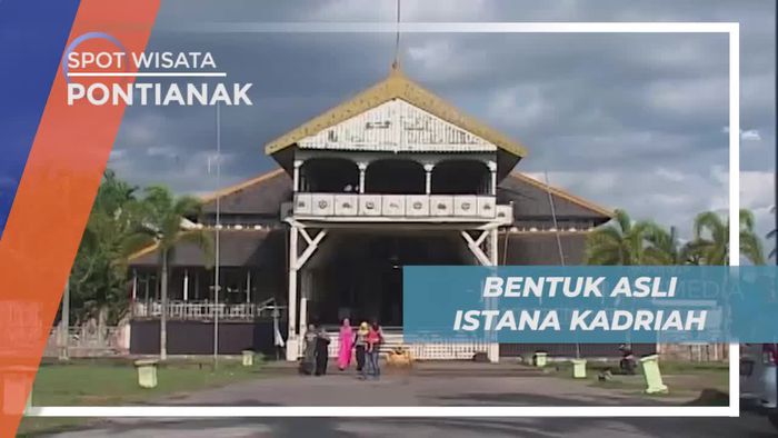 Melihat Bentuk Istana Kadriah yang Berada Di Komplek Pemukiman Pontianak