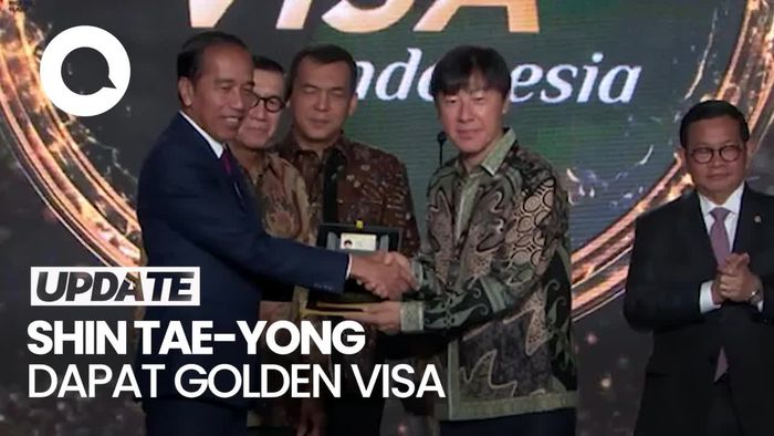 Momen Jokowi Beri Golden Visa ke Shin Tae-yong
