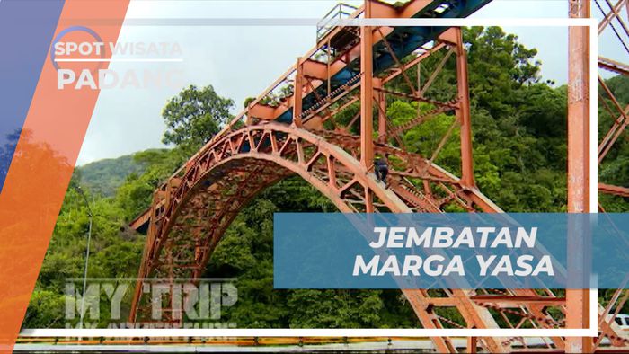 Memacu Adrenalin, Membantu Para Pekerja Membersihkan Jembatan Marga Yasa, Padang