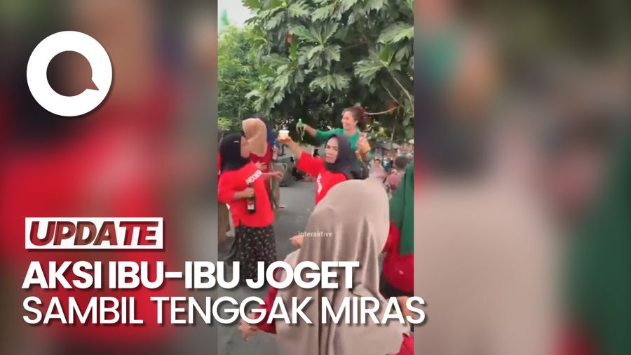 Duh, Ibu-ibu Joget dan Tenggak Miras Jadi Tontonan Anak-anak di Jeneponto
