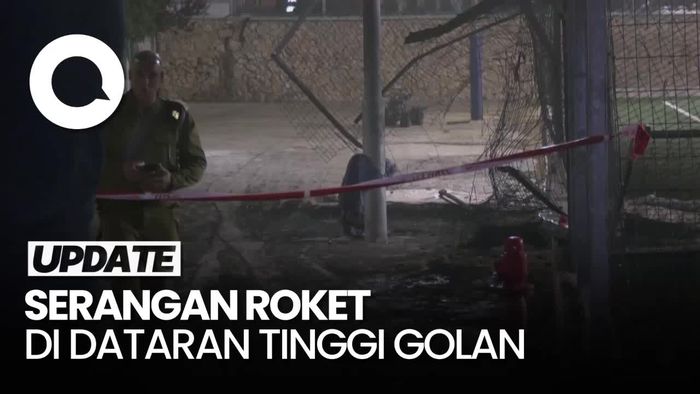 Penampakan Lapangan Bola Israel Kena Roket yang Tewaskan 11 Orang