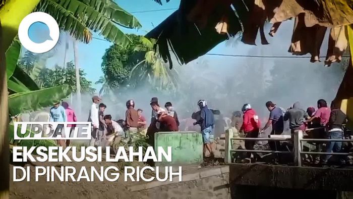 Ricuh Penolakan Eksekusi Lahan di Pinrang, Emak-emak Adang Jalan