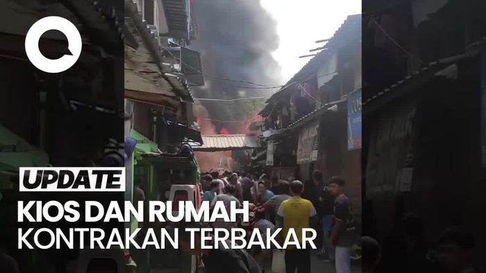 Penampakan Kobaran Api Melahap Kios-Kontrakan di Pademangan Jakut
