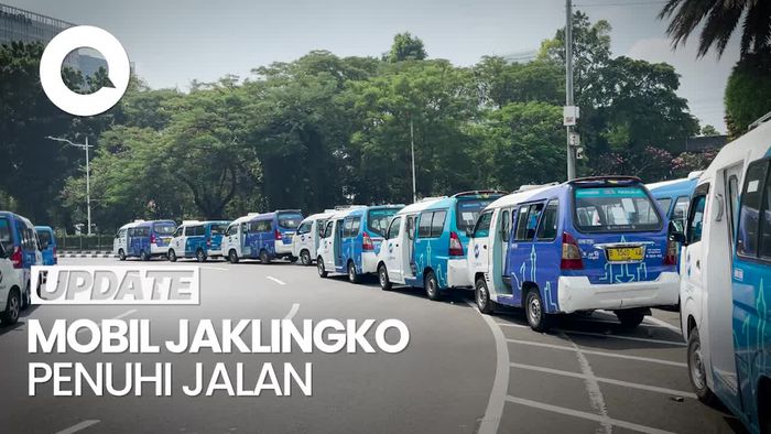 Sopir JakLingko Mogok Operasi, Angkot Berjejer di Seberang Balai Kota