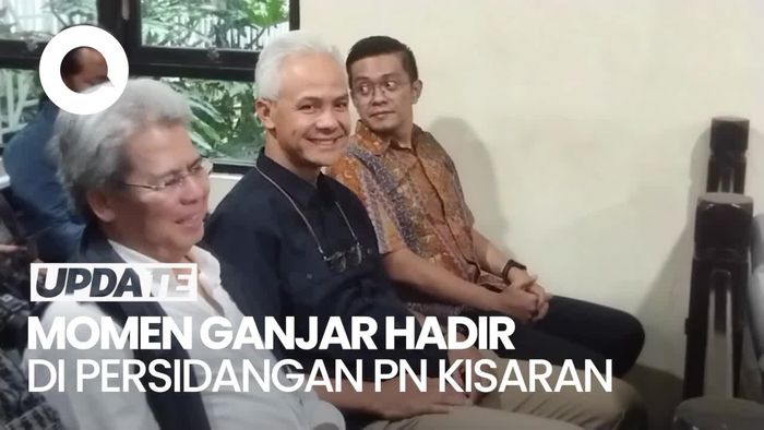Momen Ganjar Hadiri Sidang Pendukungnya yang Terjerat Kasus ITE