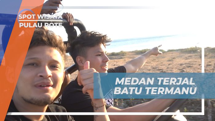 Melibas Medan Terjal Berbatu Menuju Bukit Batu Termanu, Rote, Nusa Tenggara Timur