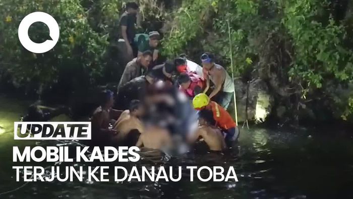 Momen Dramatis Evakuasi Kades yang Mobilnya Terjun ke Danau Toba
