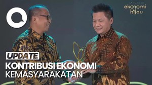 AQUA-Adhi Karya Terima Anugerah Kontribusi Ekonomi Kemasyarakatan