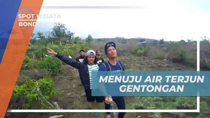 Berjalan Kaki Menuju Air Terjun Gentongan Bondowoso