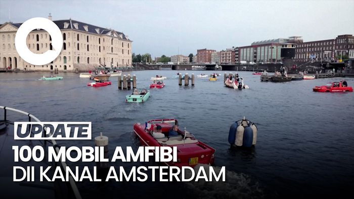 Mobil Amfibi Melintasi Kanal Amsterdam Sebelum Larangan Emisi
