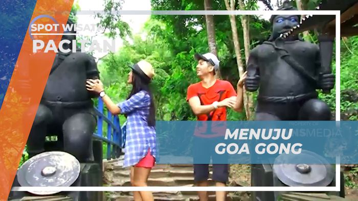 Menyusuri Jalan, Menaiki Anak Tangga Menuju Goa Gong, Pacitan