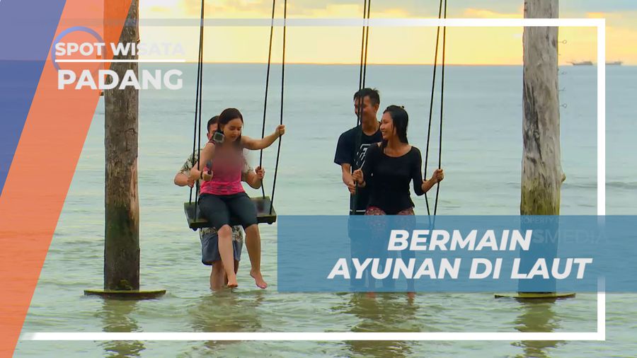 Bersantai Menikmati Senja Sambil Bermain Ayunan di Tengah Laut, Padang