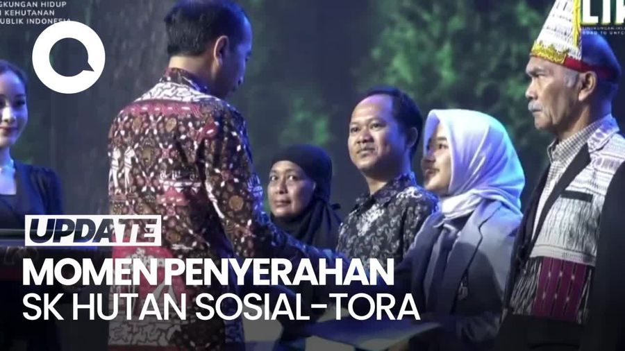 Jokowi Serahkan SK Hutan Sosial-TORA & Dana Lingkungan ke Masyarakat
