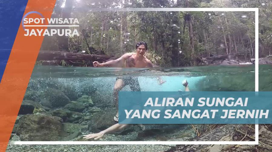 Melintasi Sungai Dengan Air Jernih Menuju Air Terjun Kampung Harapan Jayapura