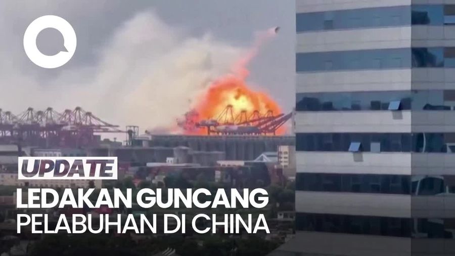 Rekaman CCTV Ledakan Dahsyat Kapal Kargo di China