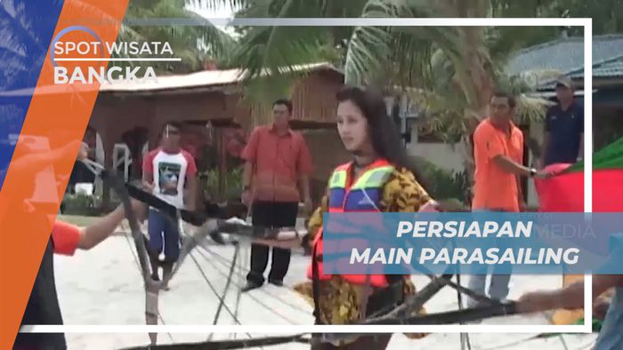Pasang Perlengkapan Keamanan Sebelum Bermain Parasailing, bangka
