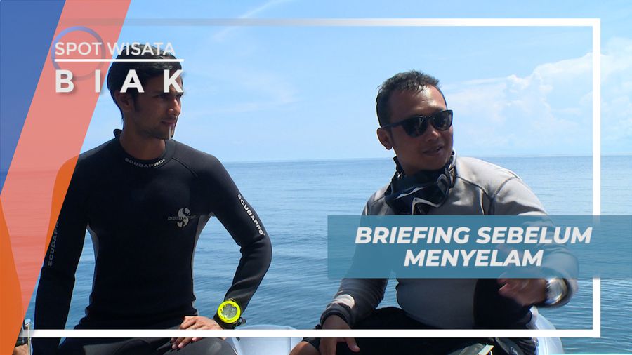 Briefing Singkat Sebelum Menyelam di Spot Diving Rasi Wreck, Biak