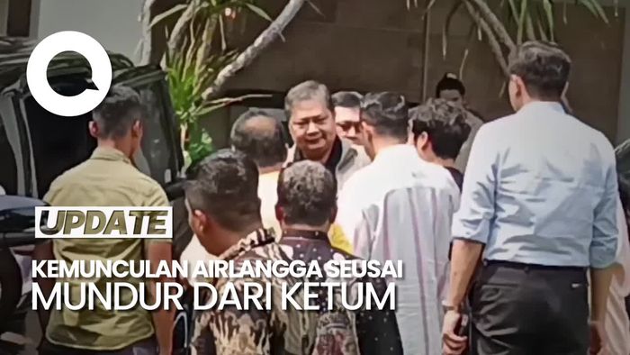 Wajah Lesu Airlangga Seusai Mundur dari Ketum Golkar