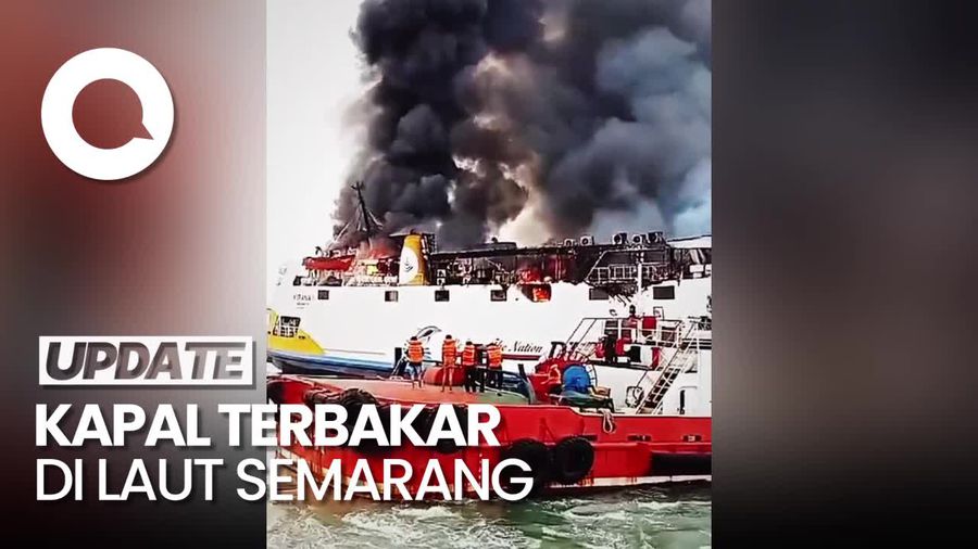 Penampakan Kebakaran Kapal KM Kirana 1 di Laut Semarang