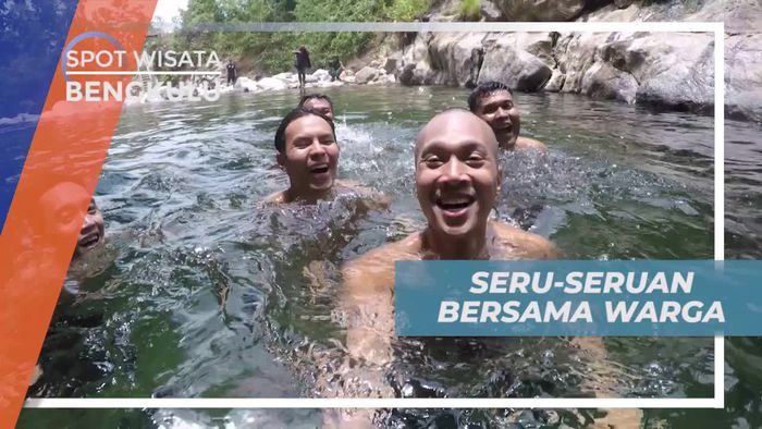 Adu Kece Melompat Dengan Aneka Gaya di Kolam Air Putih Bengkulu 