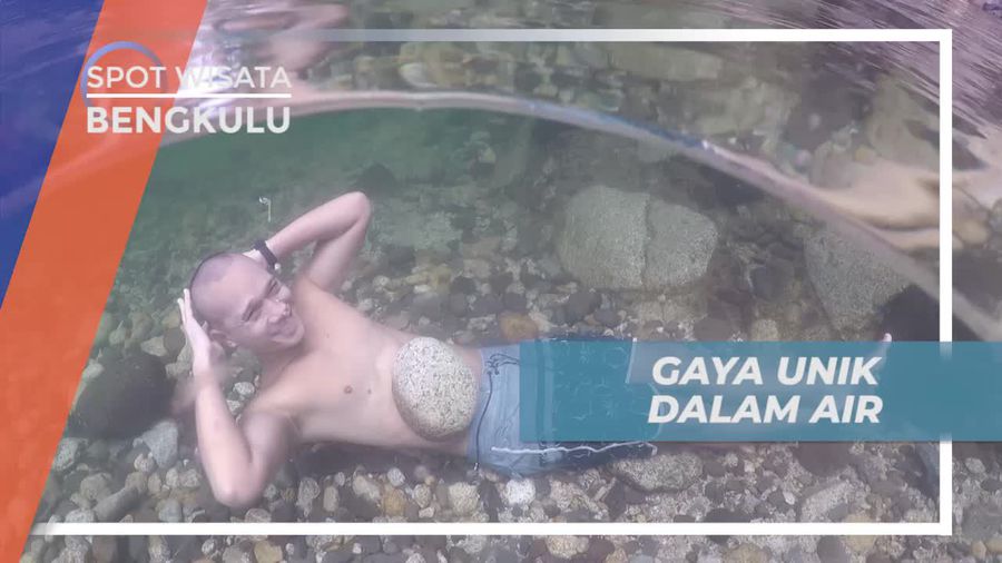 Berpose Unik di Bawah Air, Kolam Air Putih Bengkulu