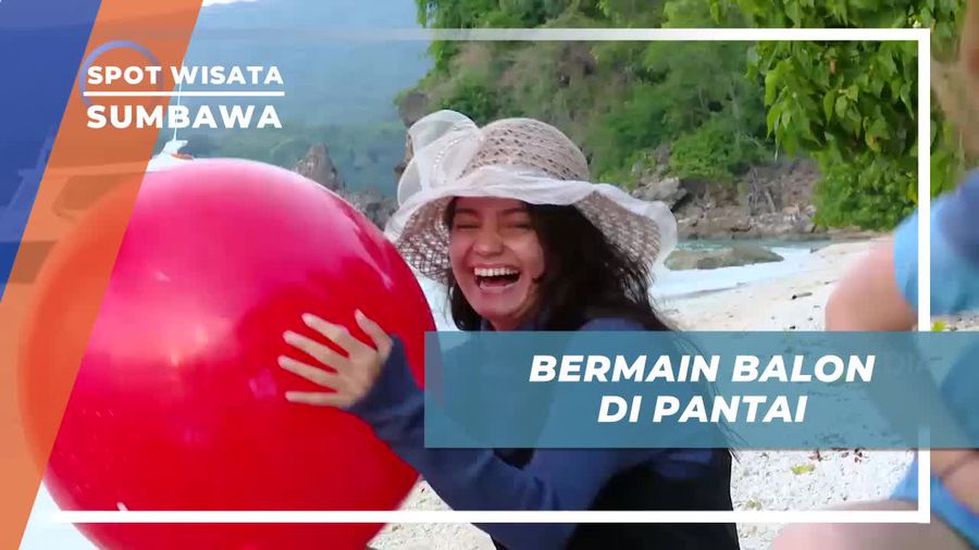 Bermain Permainan Seru Menggunakan Balon di Pantai Poto Jarum Sumbawa