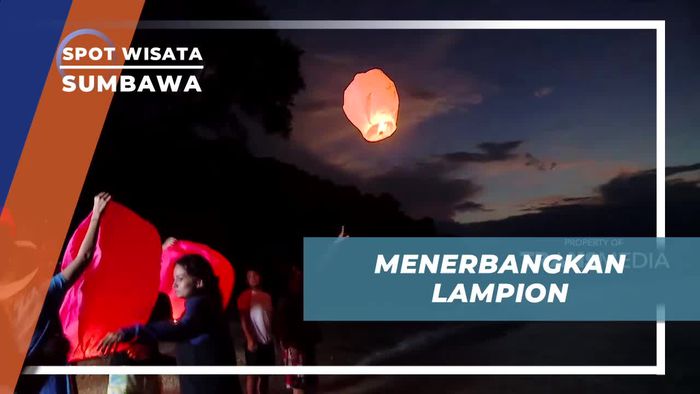 Momen Berkesan Menerbangkan Lampion di Pantai, Sumbawa