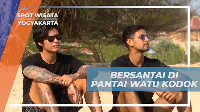 Bersantai Menikmati Suasana Alam Pantai Watu Kodok, Yogyakarta