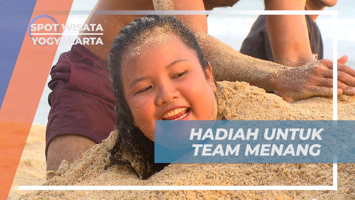 Seru-seruan Habiskan Waktu Bermain Pasir Pantai Watu Kodok, Yogyakarta
