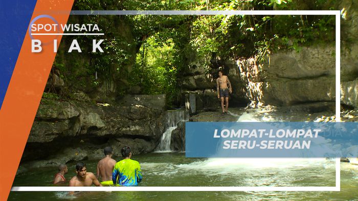 Seru-seruan Melompat-lompat di Aliran Air Terjun Wardo Biak Papua