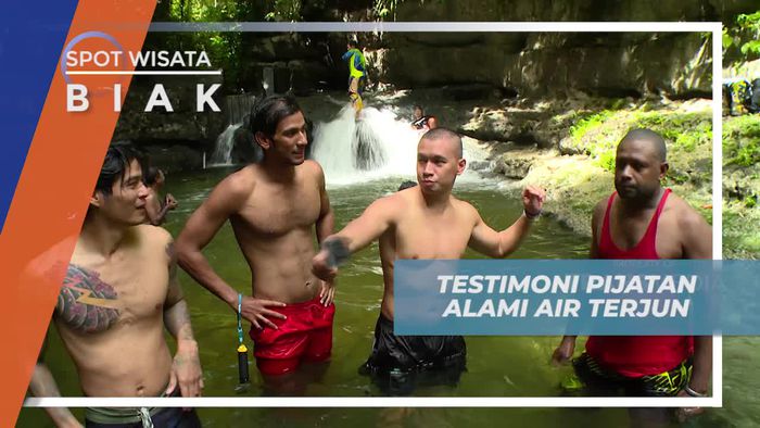 Momen Berkesan Saat Bermain di Air Terjun Wardo Biak Papua