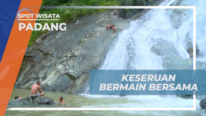 Serunya Main Perosotan Alami Bareng Anak-anak Lokal di Air Terjun Bayang Sani, Padang