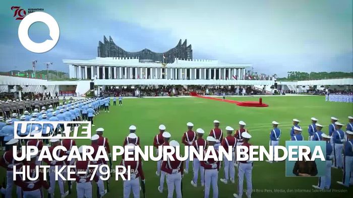 Momen Upacara Penurunan Bendera HUT ke-79 RI