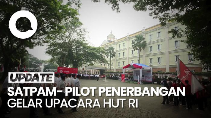 Kru Maskapai Penerbangan Gelar Upacara HUT RI