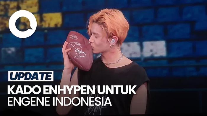 Momen ENHYPEN Bagikan Bola Rugbi ke ENGENE Indonesia