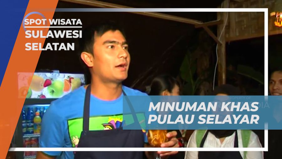 Parutan Kelapa Bercampur Gula Merah Cair, Minuman Khas Pulau Selayar, Sulawesi Selatan
