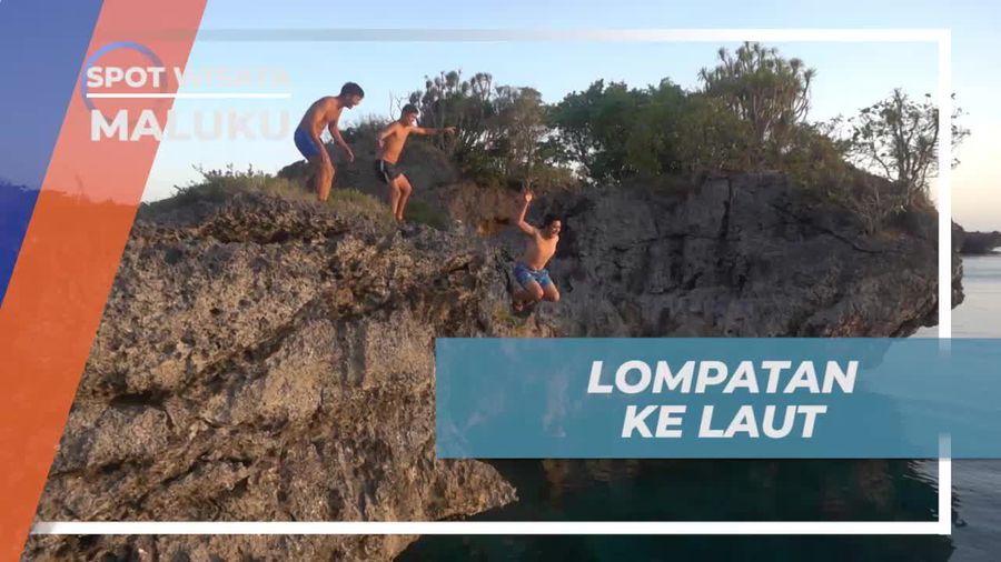Cliff Jump ala Pantai Sembunyi Pulau Asutubun Maluku