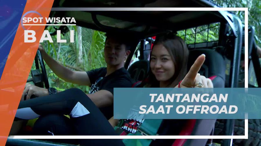 Gotong-royong Melintasi Jalur Berlumpur Menuju Bukit Cemara Bali