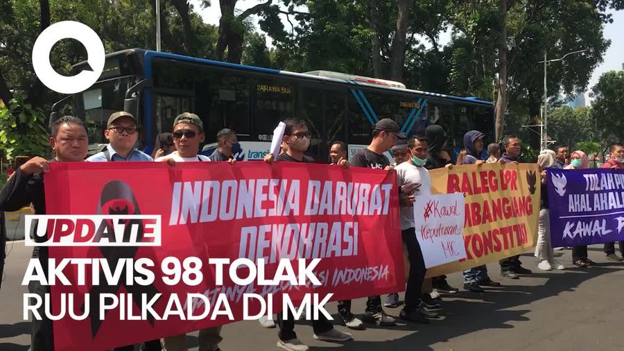 Teriakan Selamatkan Demokrasi saat Aksi Tolak Revisi UU Pilkada di MK