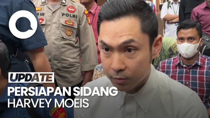 Jelang Sidang Korupsi Timah, Harvey Moeis Baca Buku Doa